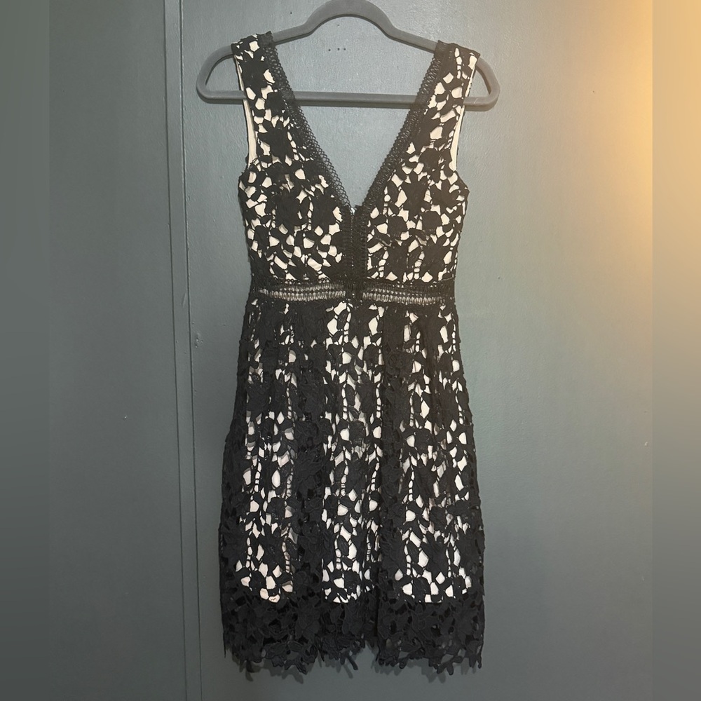 Lil black&nude dress, classy, sexy, textured, so cute size small
